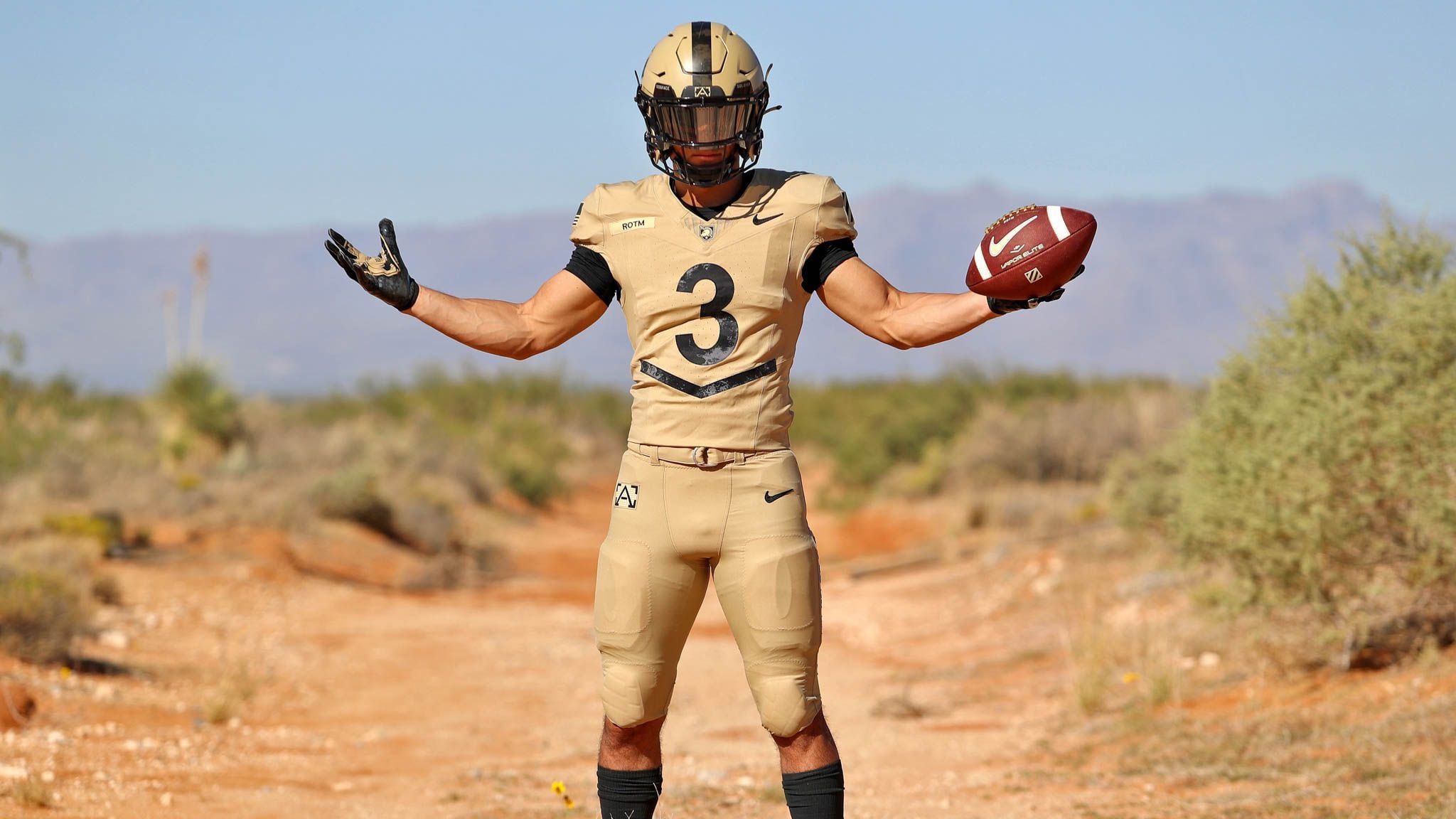 【人気沸騰】 Army uniform from vets War Iraq honors game Navy rivalry for 応援グッズ