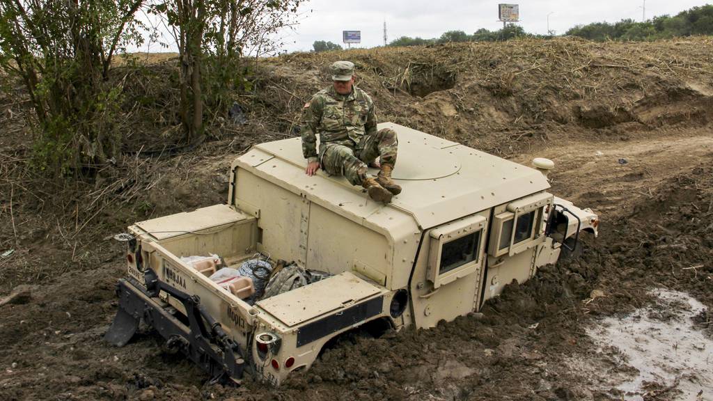 La misión del Pentágono en la frontera entre Estados Unidos y México se extiende por un año más