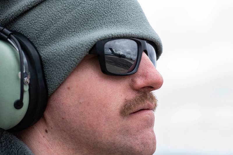 Senior Airman Markus Wagner, 911th Aircraft Maintenance Squadron crew chief, watches a C-17 Globemaster III at the Pittsburgh International Airport Air Reserve Station, Pa., March 31, 2020. (Joshua J. Seybert/Air Force)