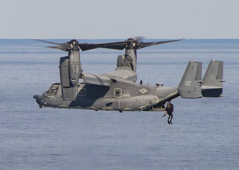 A U.S. Air Force CV-22 Osprey, attached to the 21st Special Operations Squadron operating out of Yokota Air Base, Japan, conducts a search-and-rescue exercise in conjunction with the aircraft carrier USS Ronald Reagan (CVN 76) during Keen Sword 21 on Oct. 28, 2020, in the Philippine Sea.