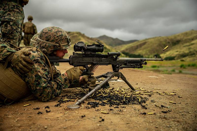 Marines engage targets with the M240B machine gun at Marine Corps Base Camp Pendleton, Calif., May 23, 2019.