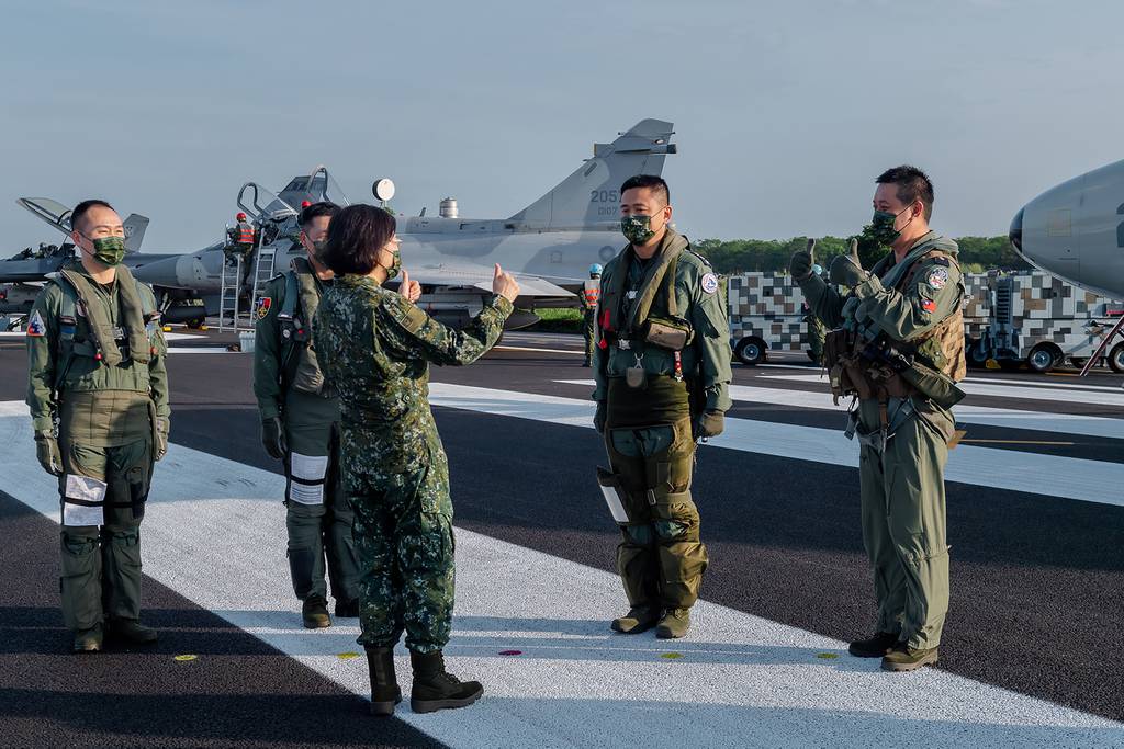 Pasukan AS di Taiwan, menegaskan presiden negara kepulauan itu, yakin Amerika akan mempertahankannya