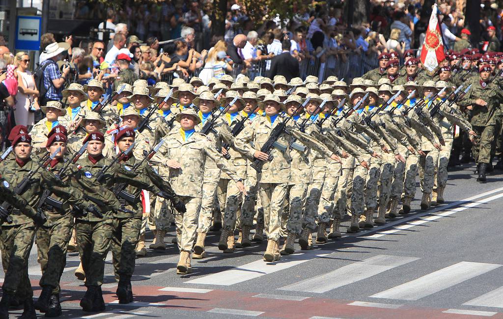 Hundreds of troops, tanks, aircraft in Polish army parade