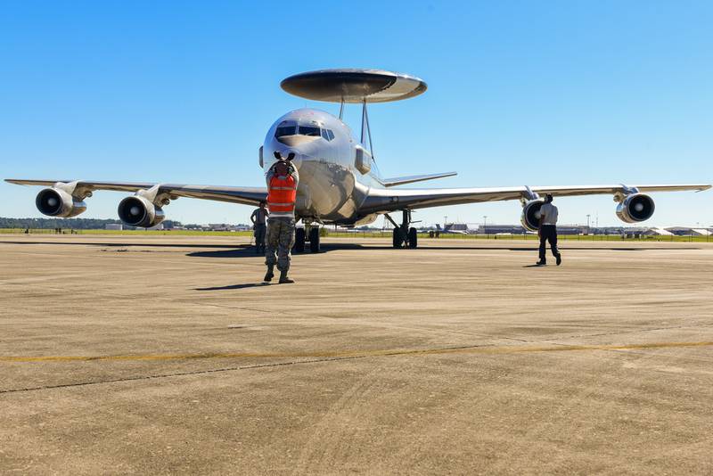 U.S. Air Force aircraft maintainers from the 552nd Aircraft Maintenance Squadron, 552nd Air Control Wing, Tinker Air Force Base, Oklahoma, marshal an E-3 Sentry AWACS from the 964th Airborne Air Control Squadron, into a parking spot at Robins AFB, Georgia, Oct. 26, 2017. (Senior Master Sgt. Roger Parsons/Air Force)