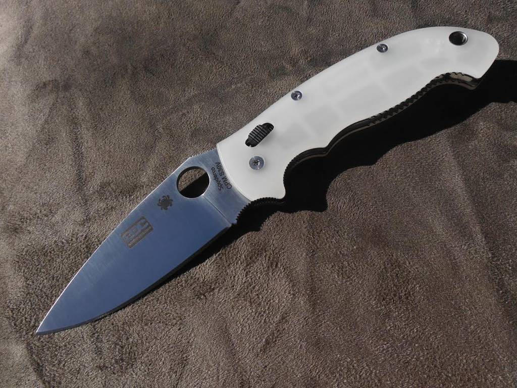 Here's a rare EDC knife that's sure to get glowing reviews