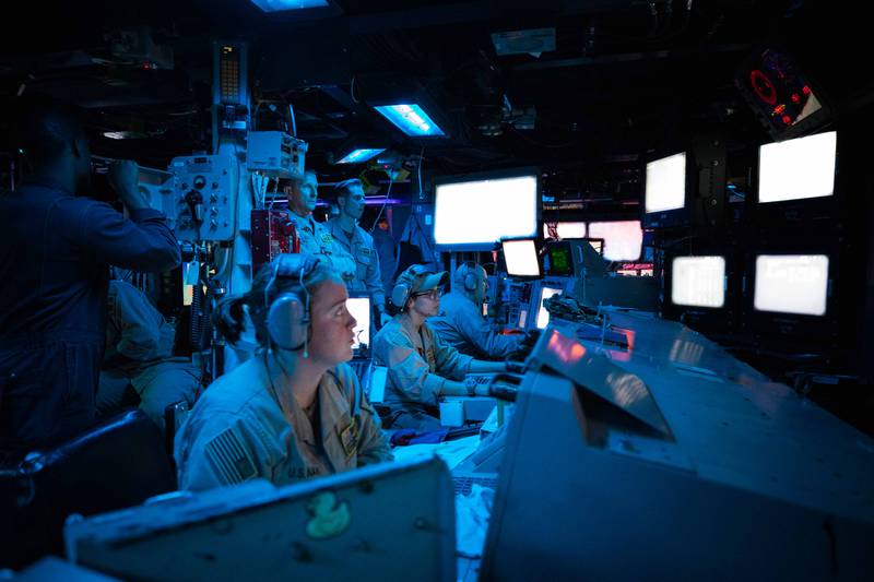 Το αμερικανικό αντιτορπιλικό USS Mason καταρρίπτει ένα drone και έναν αντιπλοϊκό πύραυλο στην Ερυθρά Θάλασσα