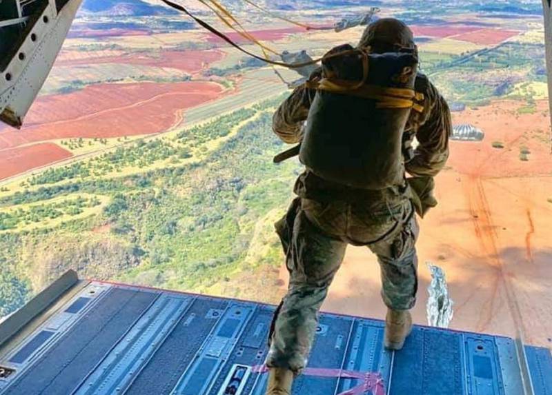 Soldiers train crews to support para-drop operations, Oct. 17, 2020, in Hawaii.
