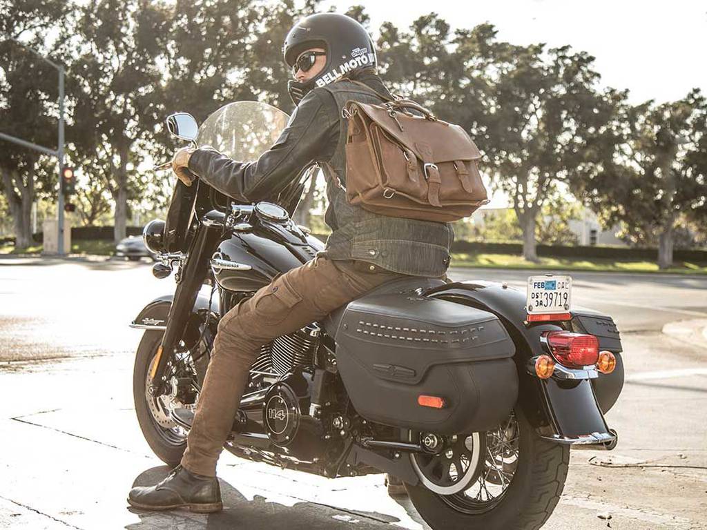 Saddleback front pocket messenger bag hotsell