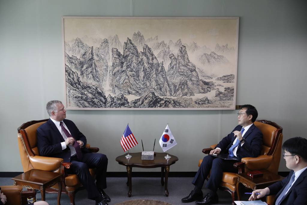 U.S. special envoy for North Korea Stephen Biegun talks with his South Korean counterpart Lee Do-hoon during their meeting at the Foreign Ministry in Seoul, South Korea, August 21, 2019.
