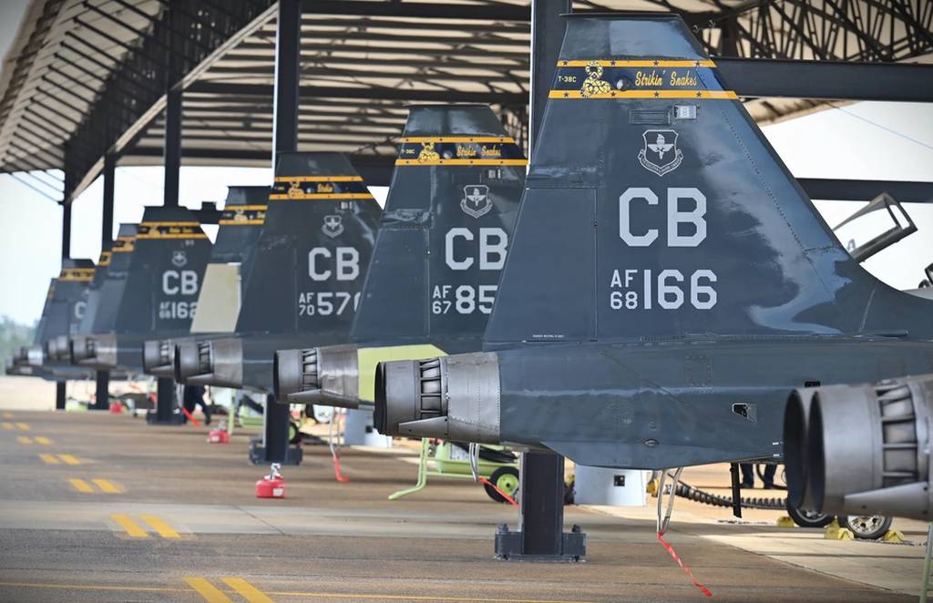 T-38 Talons from the 14th Flying Training Wing sit under a hangar on January 7, 2022, at Columbus Air Force Base, Miss. (Senior Airman Davis Donaldson/Air Force)