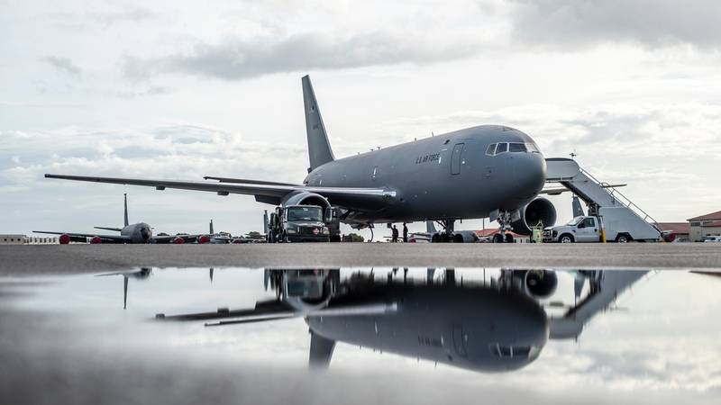 A KC-46A Pegasus refuels on the flight line at MacDill Air Force Base, Fla. Oct. 25, 2021. The KC-46A represents the beginning of a new era of aerial refueling having greater refueling, cargo and aeromedical evacuation capabilities compared to the KC-135 Stratotanker. The aircraft will soon undergo operational tests and evaluations on the way to initial operating capability. (Airman 1st Class Joshua Hastings/Air Force)