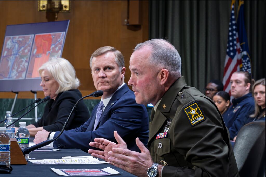 Family of Washington plane crash victim sues Army, FAA, airlines