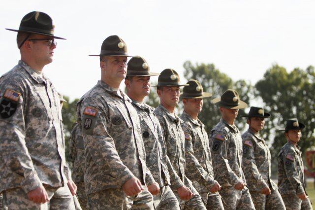 Army uniform updates: Badges OK on either side of ACU, pants for women in dress  blues